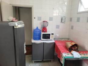 Apartamento na praia forte de 1 quarto, sala, cozinha e 2 banheiros